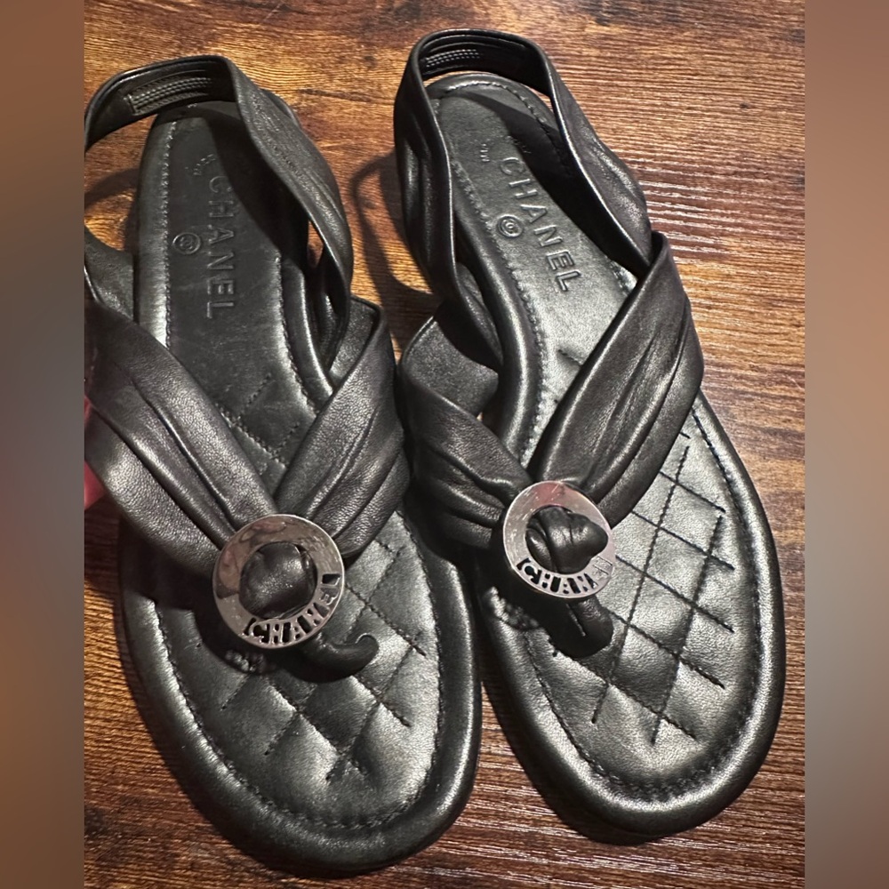 CHANEL Black Leather Thong Slingback Sandals with Silver Logo Ring 38 - Picture 3 of 11